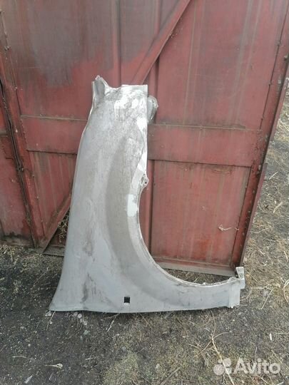 Крыло на renault logan