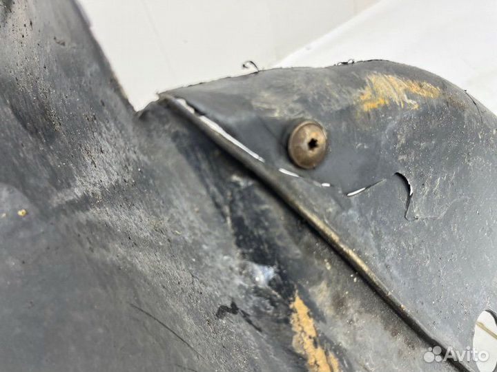 Подкрылок передний правый Volkswagen Multivan 2011