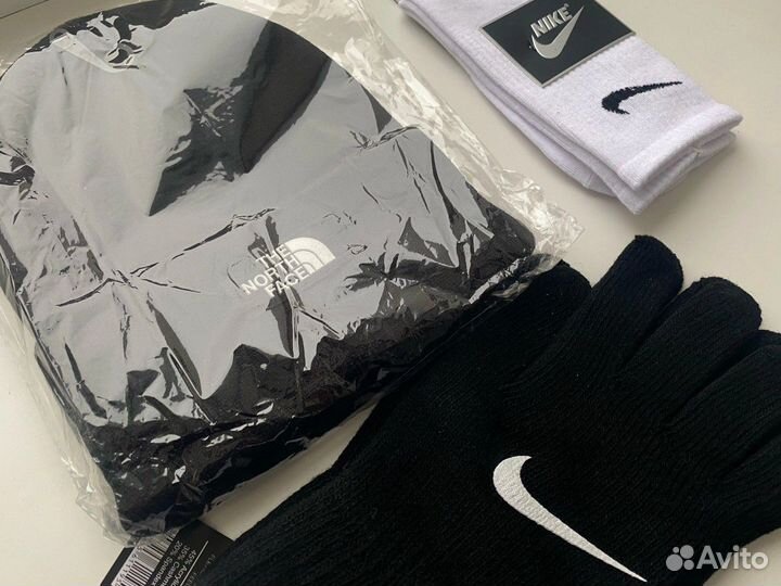 Комплект 3В1 Шапка TNF и перчатки nike