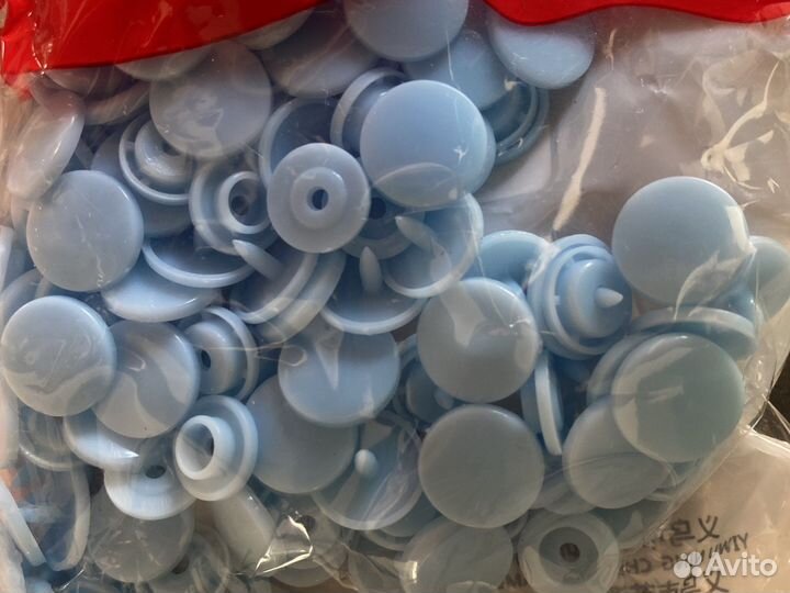 Кнопки пластмасовые на одежду