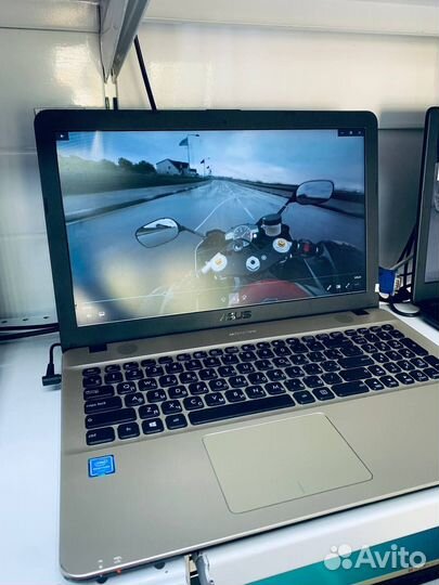 Ноутбук asus Pentium N4200 4RAM 128SSD к4