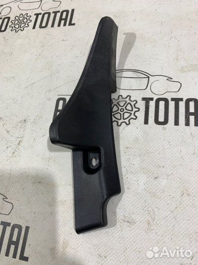 Накладка жабо левая Renault Duster K4MA606 2013