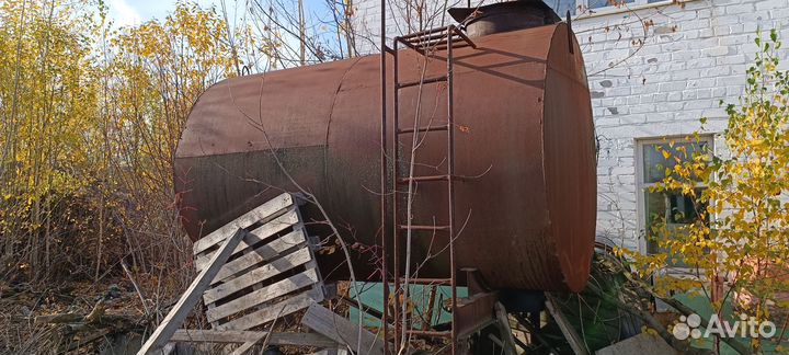 Емкость под гсм
