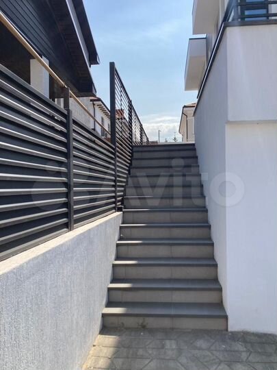 Дом 195 м² на участке 3,3 сот.