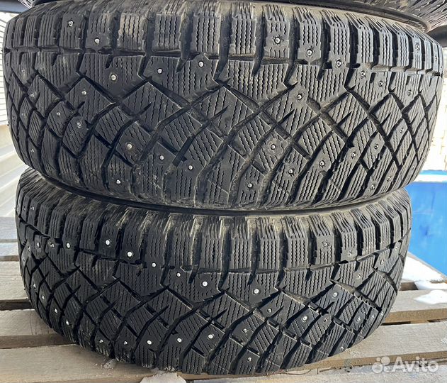 Nitto Therma Spike 215/65 R16 98T