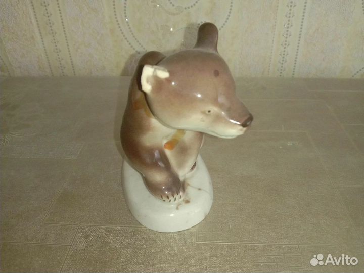 Конфетница, статуэтки, бутылка (стекло, фарфор)