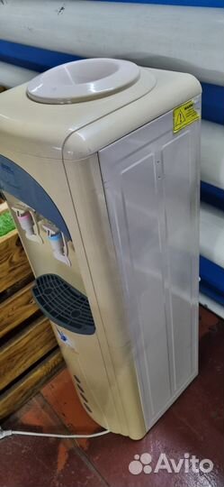 Кулер для воды напольный