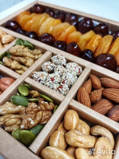 Подарочные наборы из орехов и сухофруктов