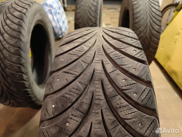 Sava Eskimo Stud 215/65 R16 98T