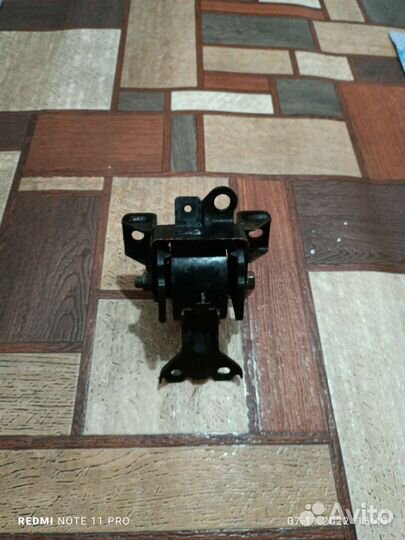 Опора коробки левая пежо 4007 2.2 л дизель