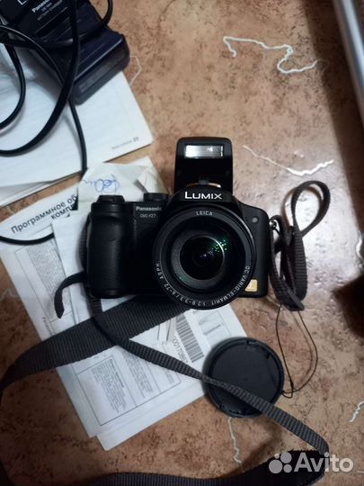 Цифровой фотоаппарат lumix со штативом