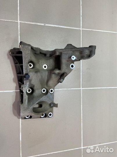 Кронштейн кондиционера Porsche Cayenne 1