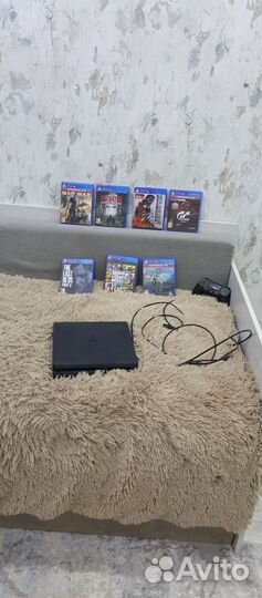 Продаю Sony PlayStation 4 в комплекте игры и пред