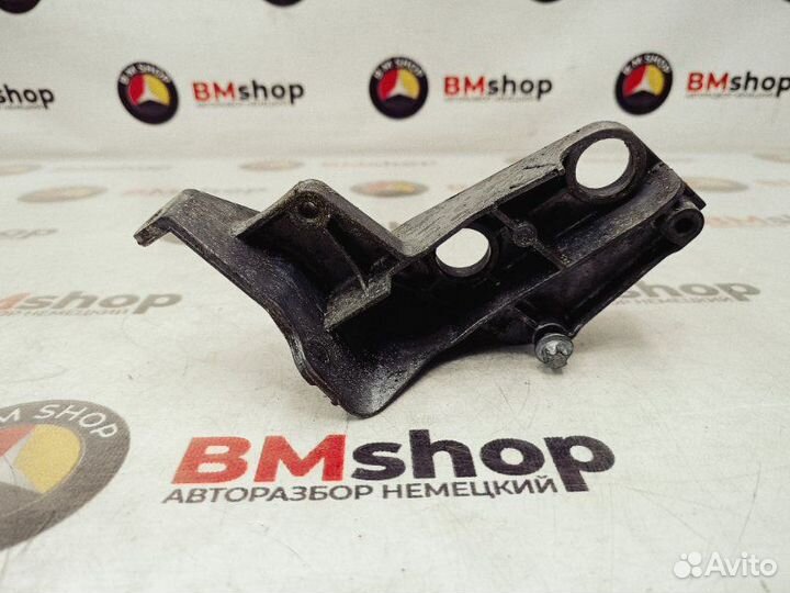 Кронштейн двигателя Mercedes-Benz C220Cdi W204