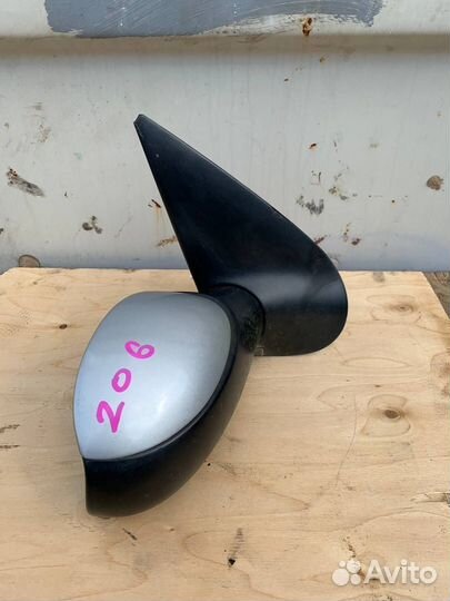 Зеркало заднего вида правое Peugeot 206