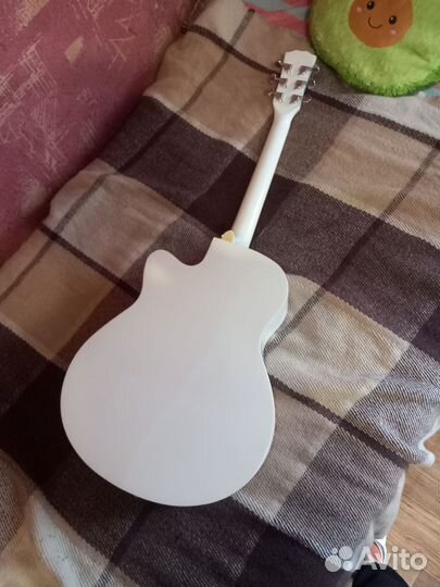 Акустическая гитара. Elitaro e4010c