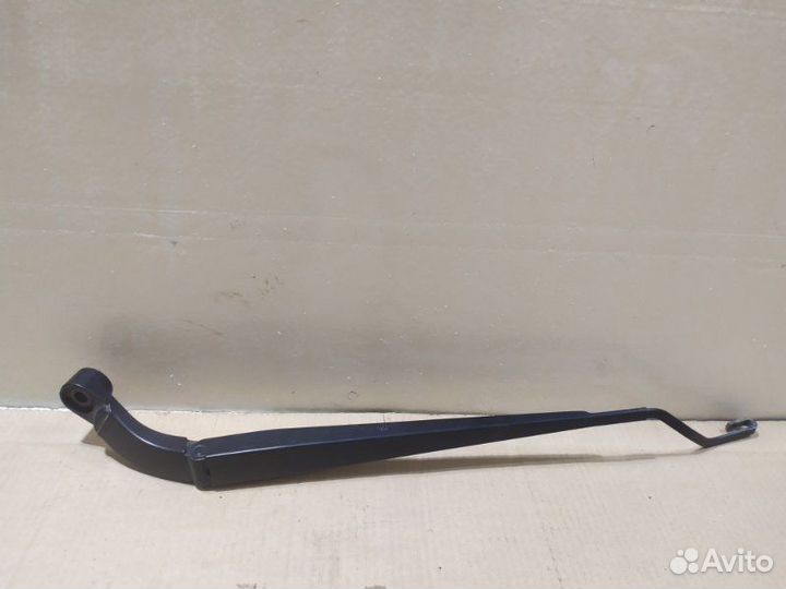 Поводок стеклоочистителя правый Nissan Almera G15