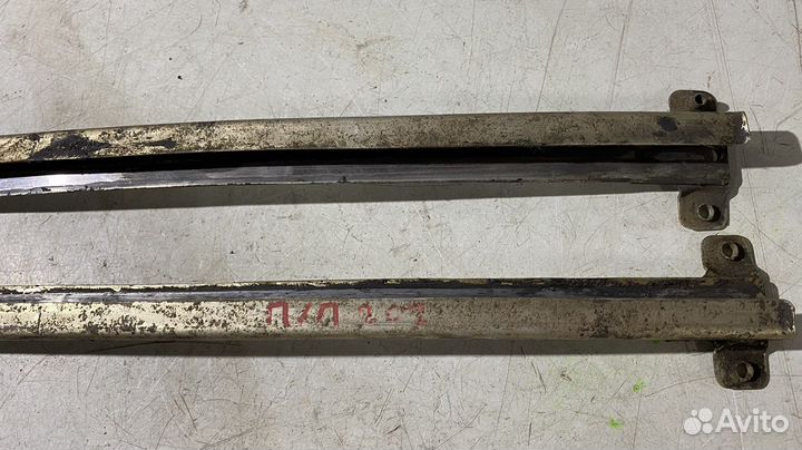 Направляющая передний стекол Mercedes Benz W202