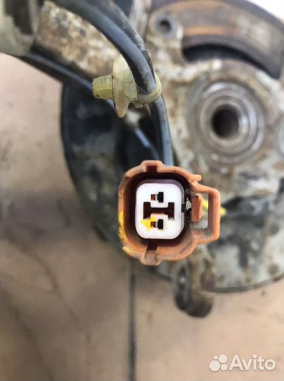 Ступица передняя левая Хонда Аккорд 6(1053)