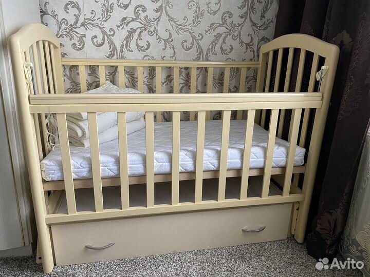 Детская кроватка