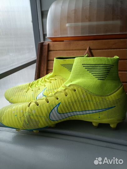 Футбольные бутсы nike