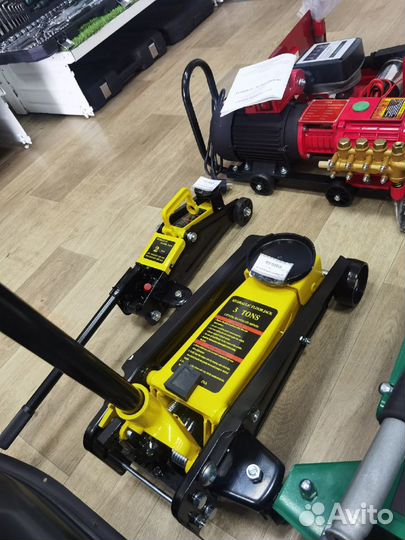 Домкрат подкатной 3 тонны