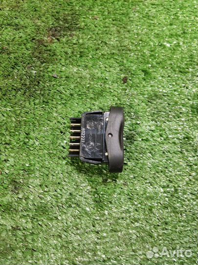 Кнопка стеклоподъемника передняя Renault Logan