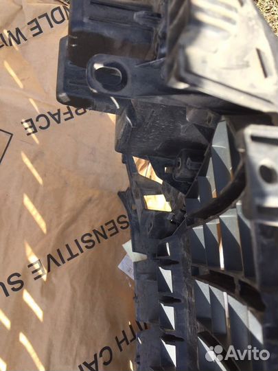 Решетка радиатора Audi Q3 8U0853653H