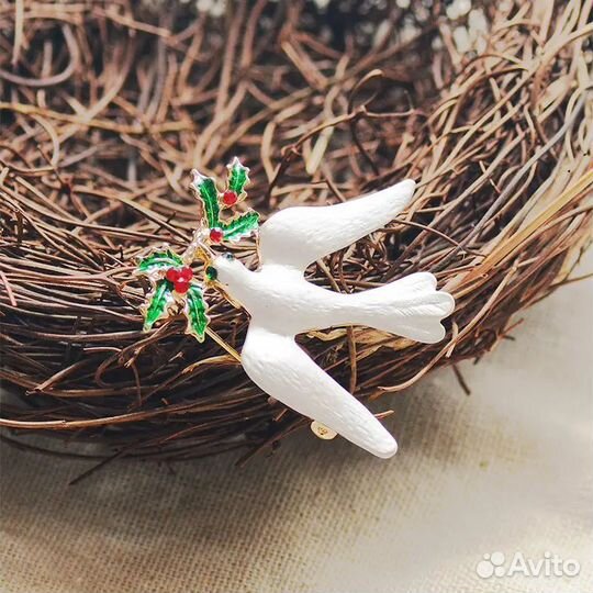 Брошь голубь мира