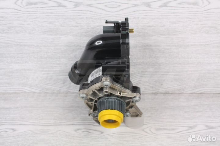 Помпа с термостатом 2,0 tfsi Audi Q3 8U