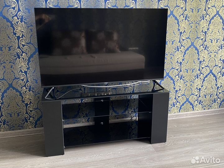 Стеклянная тумба под тв