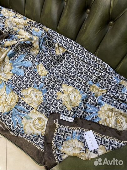 Платок Salvatore Ferragamo шелк Италия