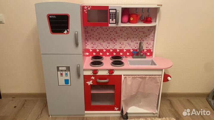 Детская игровая кухня из дерева 