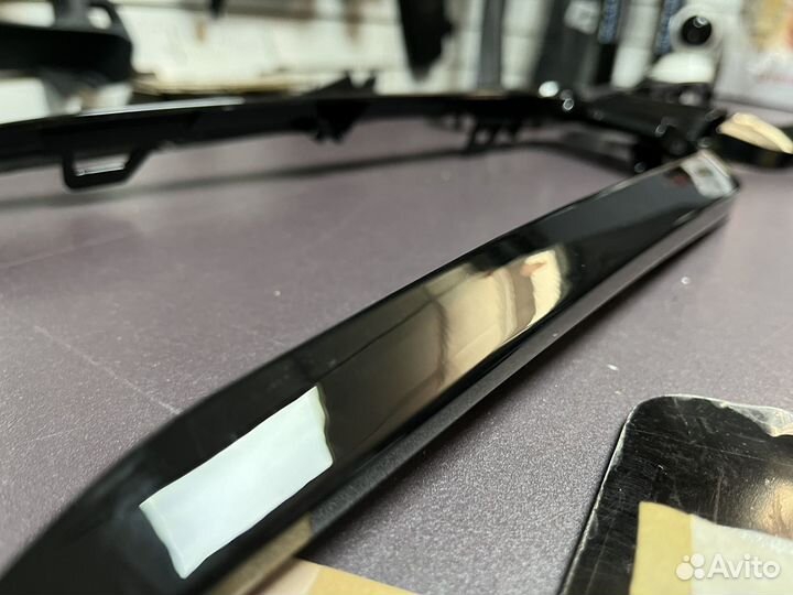 Молдинги переднего бампера черный глянец гранта фл