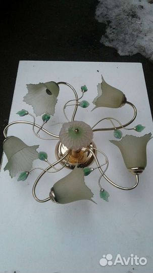 Люстры и настольные лампы