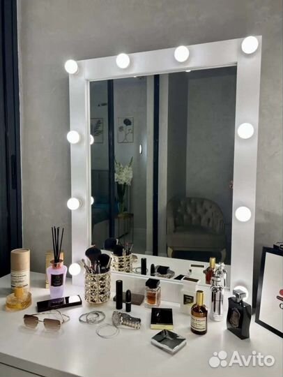 Зеркало настенное с подсветкой