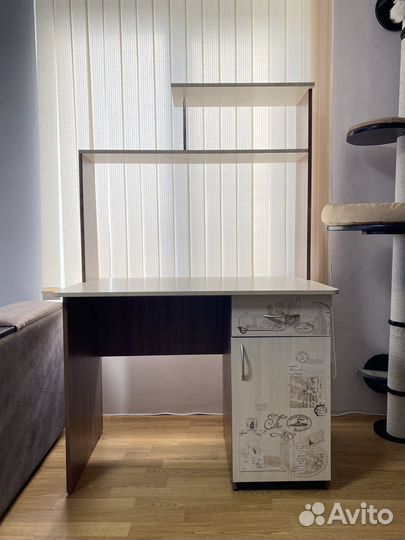 Письменный стол