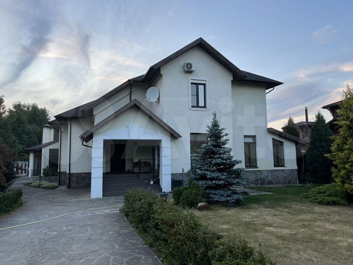 Дом 655,2 м² на участке 45 сот.