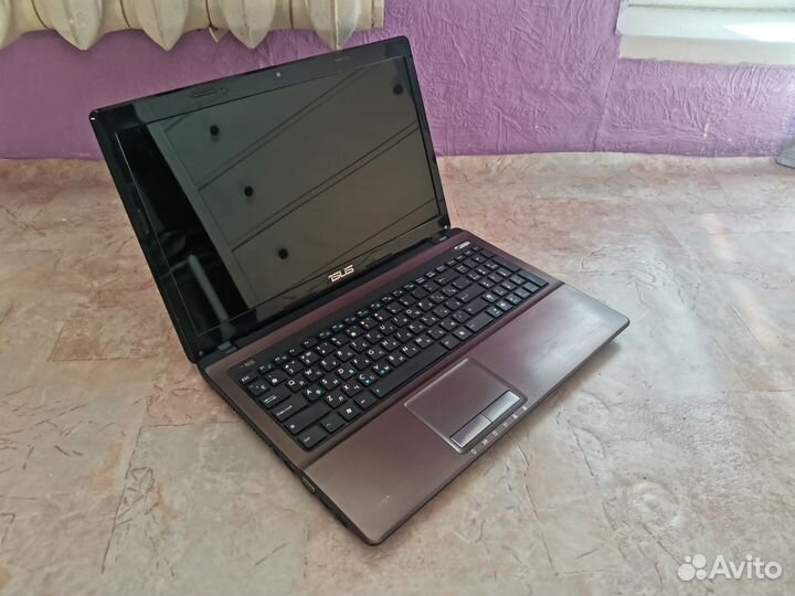 Ноутбук Asus на Core i5-2450M, SSD, корпус металл