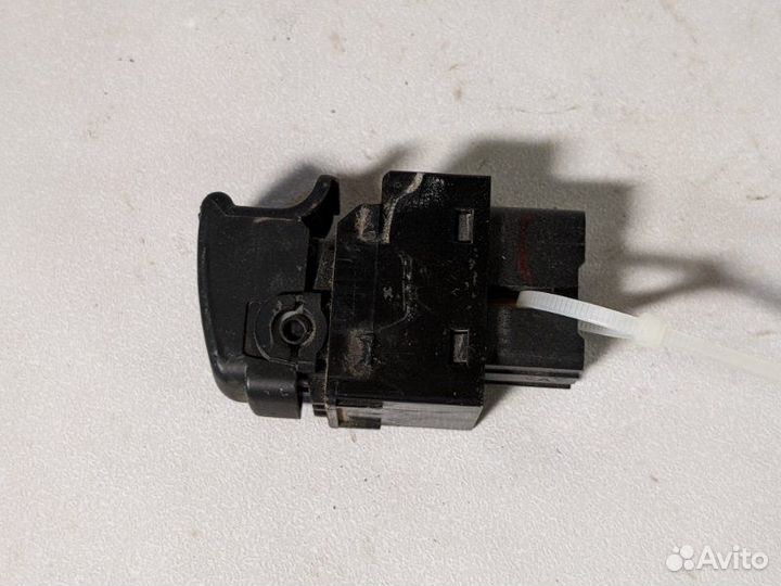 Кнопка стеклоподъемника задняя правая Hyundai