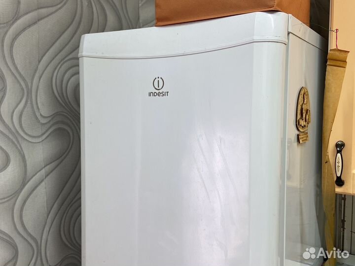 Холодильник бу Indesit