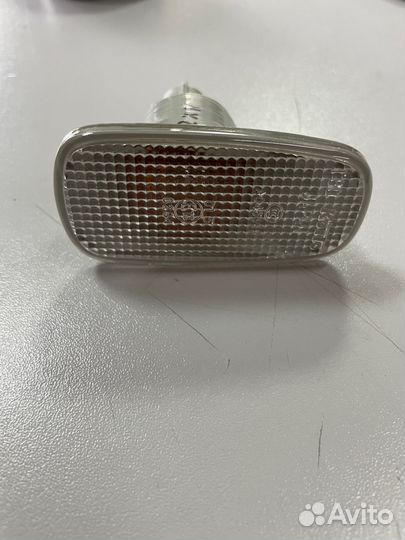 Повторитель поворота в крыло правый Toyota