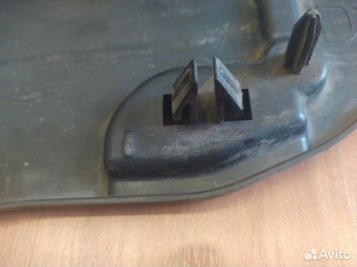 Воздуховод радиатора передний правый Peugeot 207