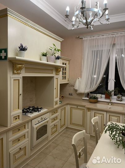 Кухонный гарнитур бу массив