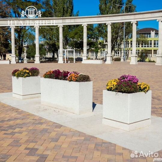 Уличные вазоны не требуют окрашивания