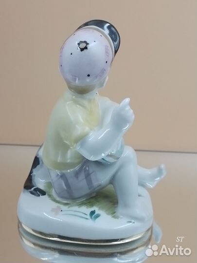 Статуэтка фарфоровая 