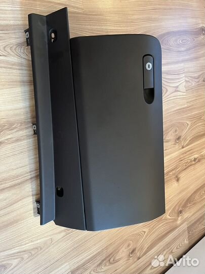 Бардачок Touareg NF для магнитол RNS 850