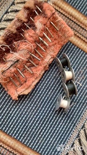 Шпульки и иголки для швейной машины