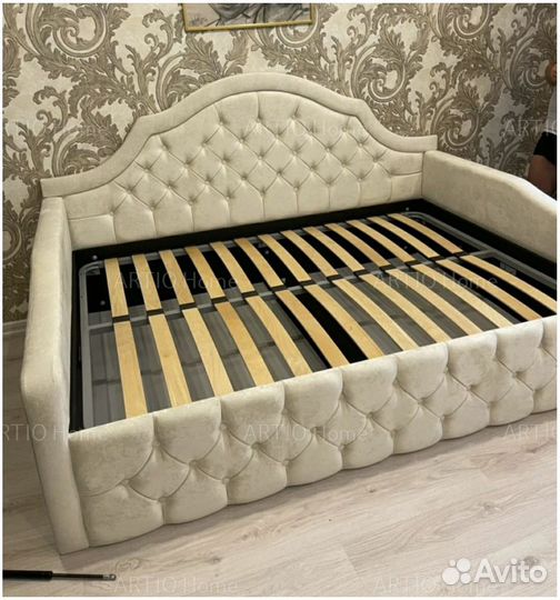 Детская кровать с мягкой спинкой