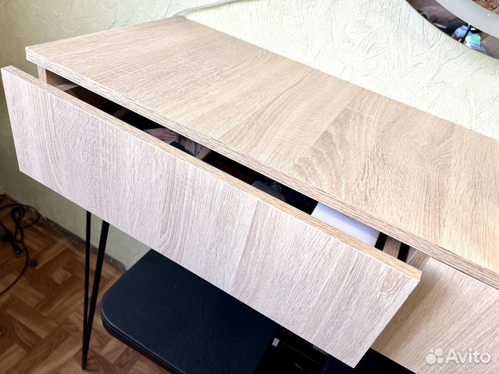 Подвесная консоль, стол-консоль